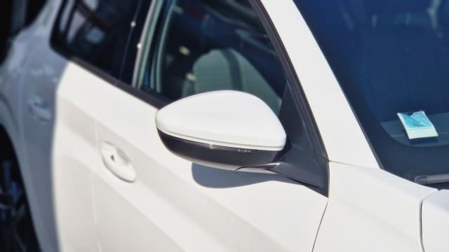 Peugeot 208 image 6