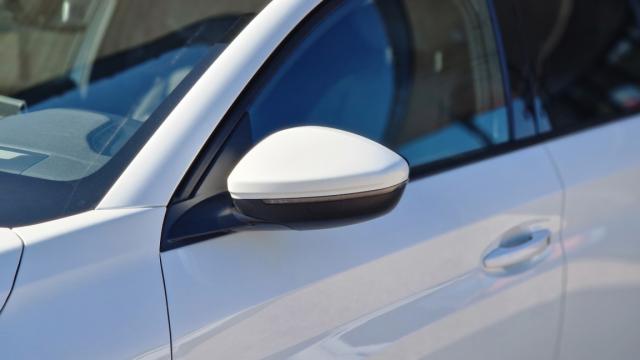 Peugeot 208 image 1