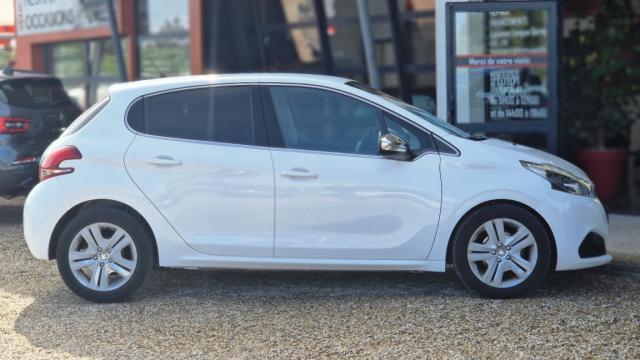 Peugeot 208 image 1