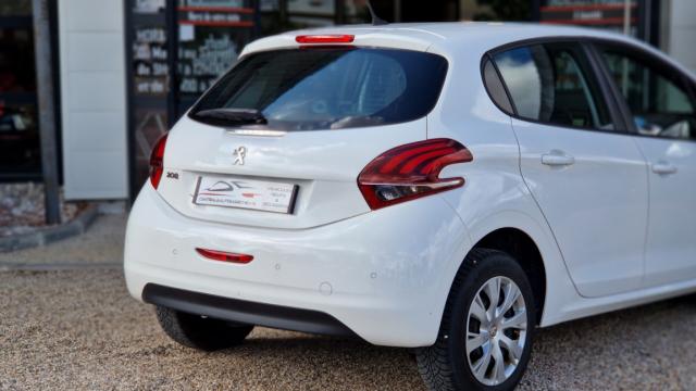 Peugeot 208 image 8