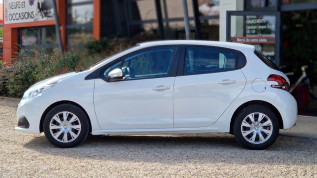 Peugeot 208 image 2