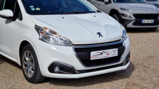 Peugeot 208 image 1