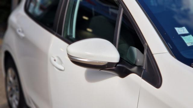 Peugeot 208 image 7