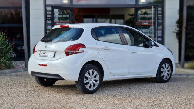 Peugeot 208 image 9