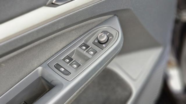 Volkswagen Golf image 8