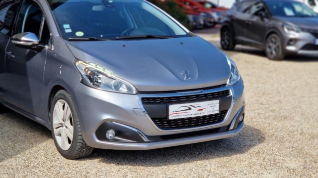 Peugeot 208 image 9