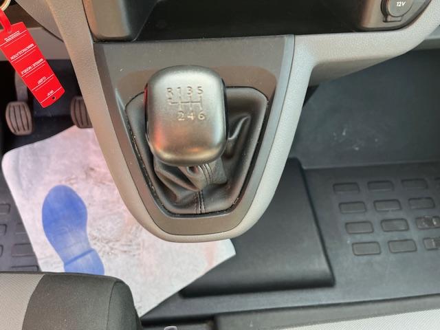 Citroen Jumpy image 2