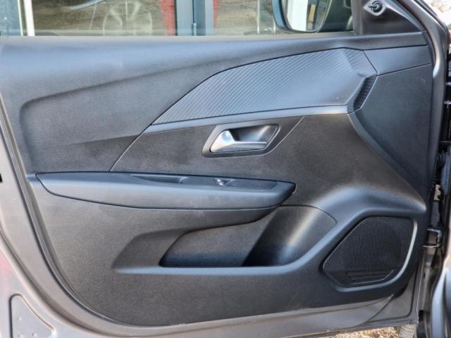 Peugeot 208 image 8
