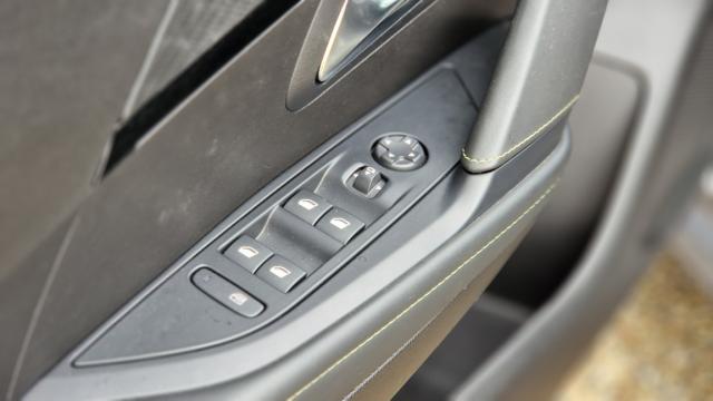 Peugeot 208 image 8