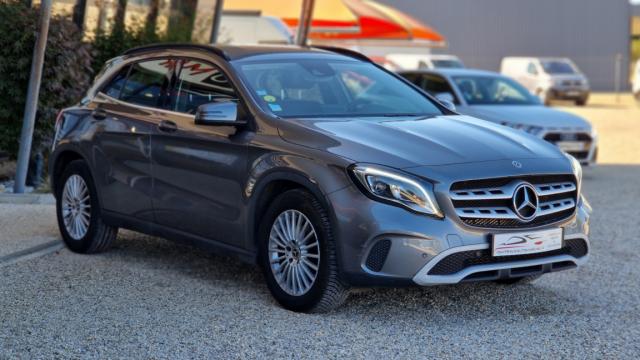 Mercedes Benz Gla image 2