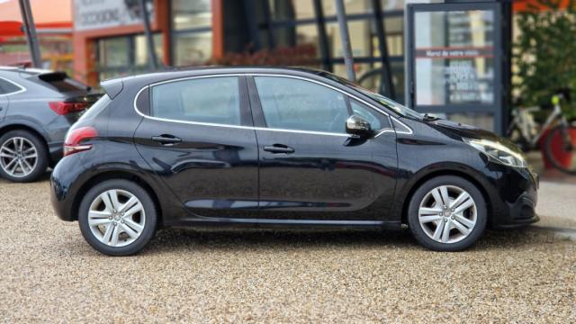 Peugeot 208 image 8