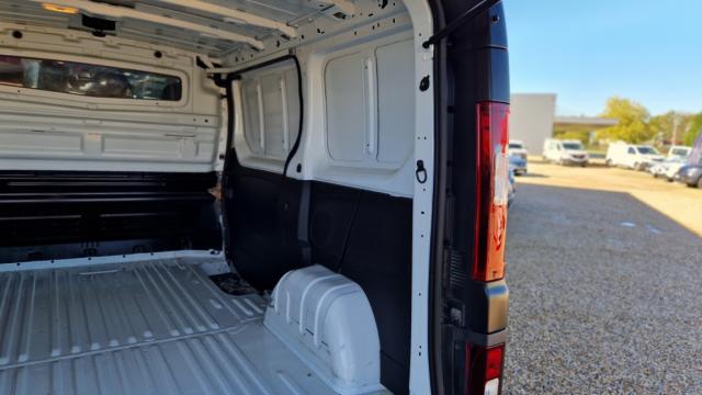 Renault Trafic image 2