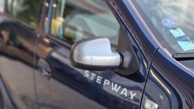 Dacia Sandero image 2