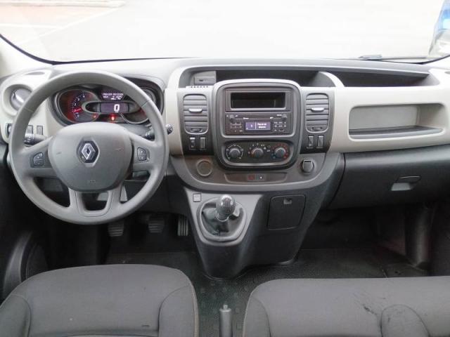 Renault Trafic image 2