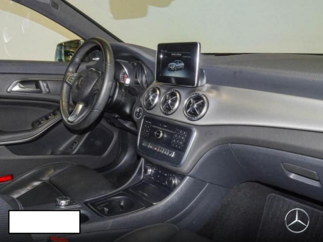 Mercedes Benz Cla image 8
