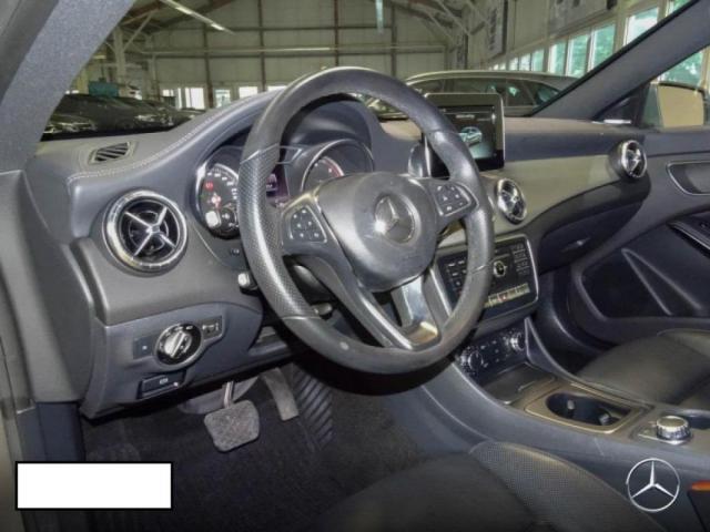 Mercedes Benz Cla image 9