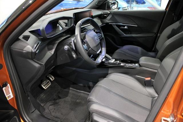 Peugeot 2008 image 8