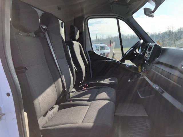 Renault Master image 2