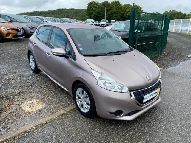 Peugeot 208 image 6