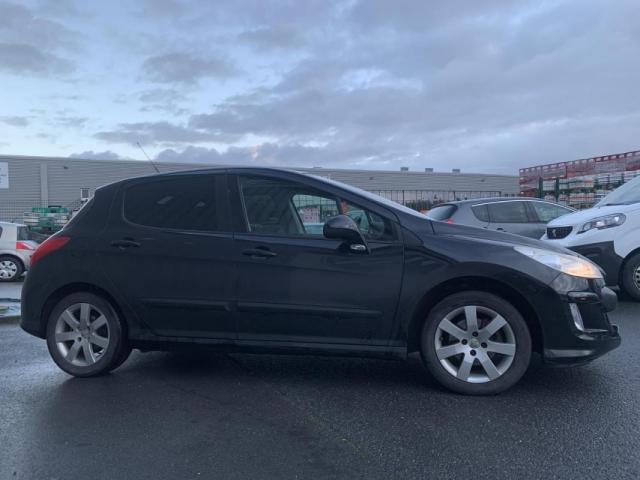 Peugeot 308 image 2