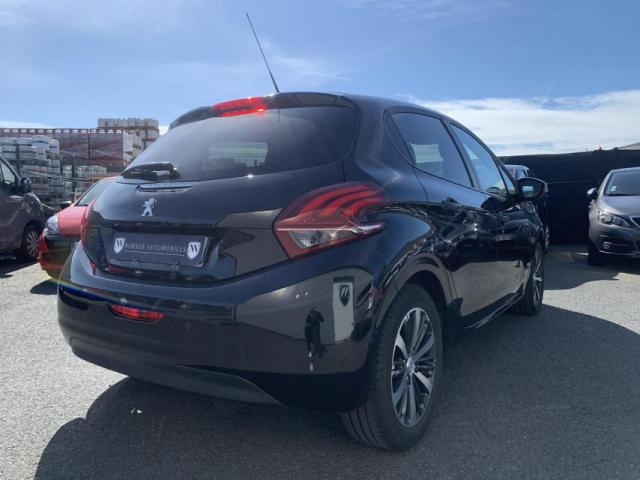 Peugeot 208 image 9