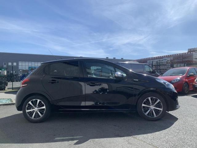 Peugeot 208 image 2