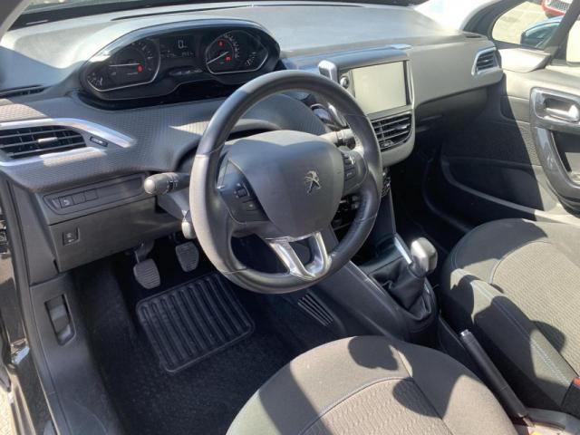 Peugeot 208 image 8