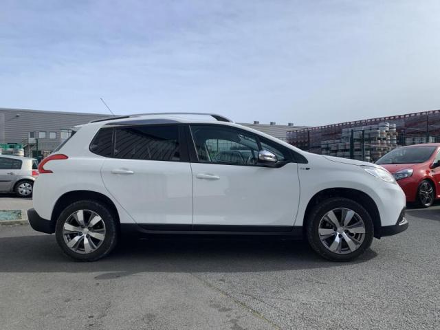 Peugeot 2008 image 2
