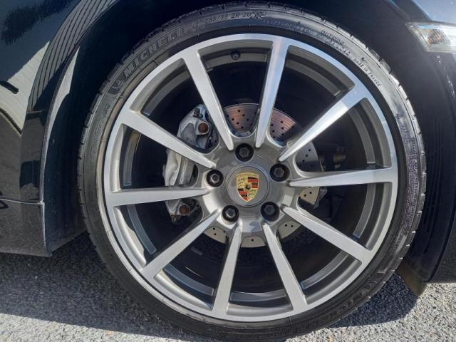 Porsche Cayman image 2
