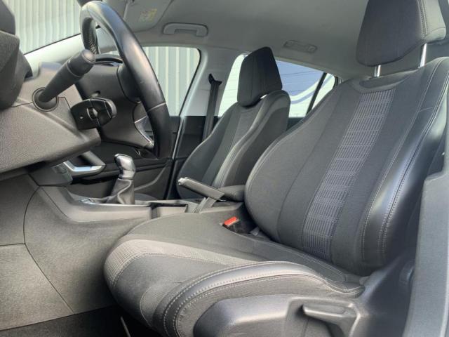 Peugeot 308 image 2