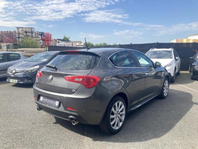 Alfa Romeo Giulietta image 8