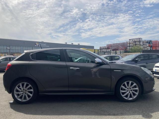 Alfa Romeo Giulietta image 7