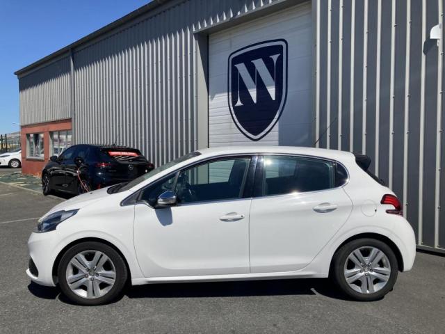 Peugeot 208 image 1