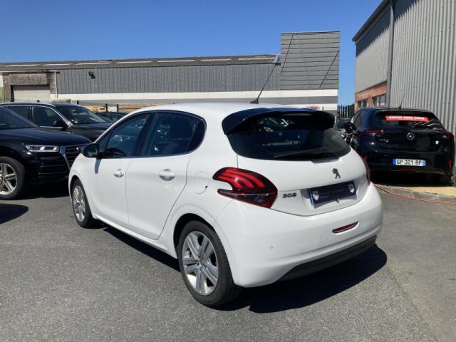Peugeot 208 image 3