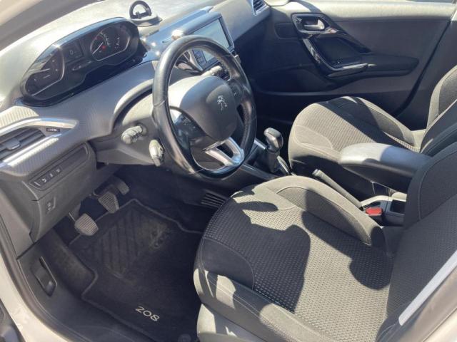 Peugeot 208 image 7