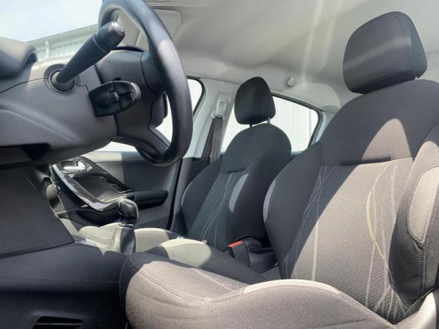 Peugeot 208 image 3