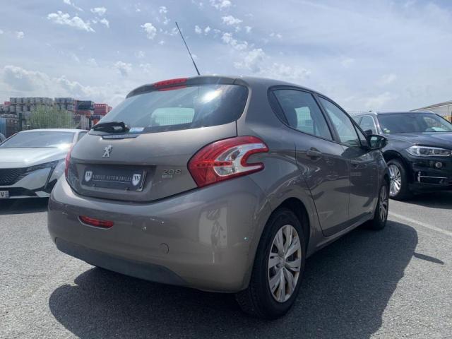 Peugeot 208 image 2