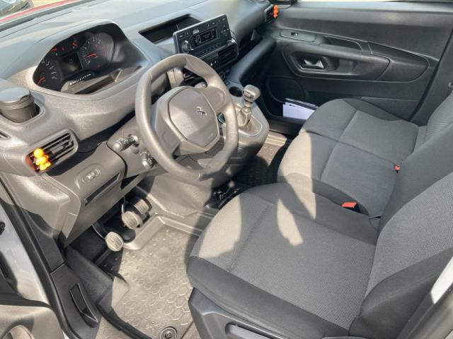 Peugeot Partner image 2