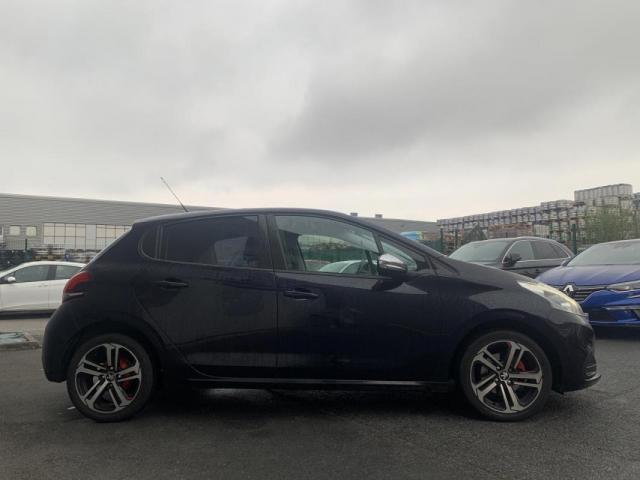 Peugeot 208 image 8