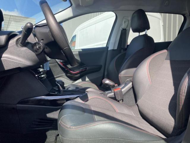 Peugeot 2008 image 3