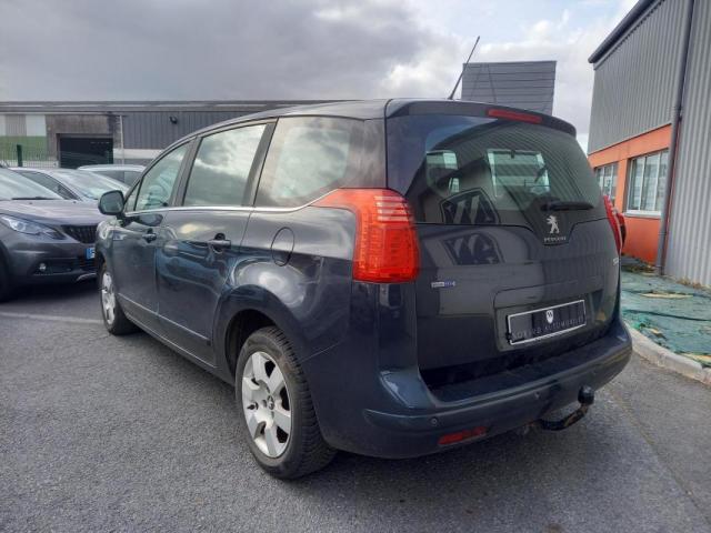 Peugeot 5008 image 1