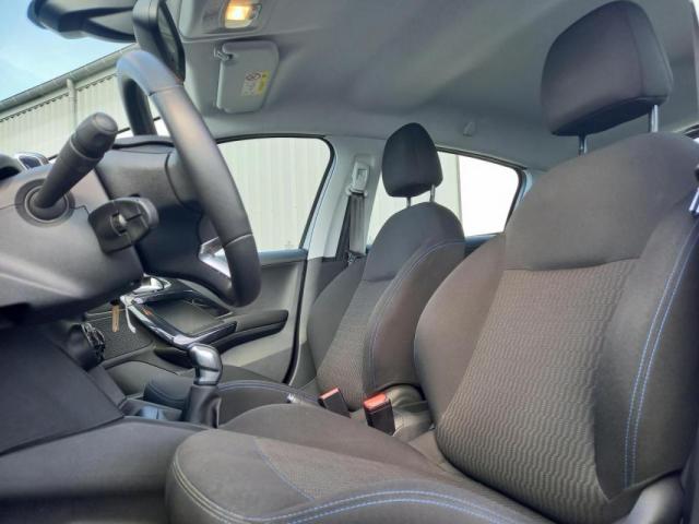 Peugeot 208 image 7