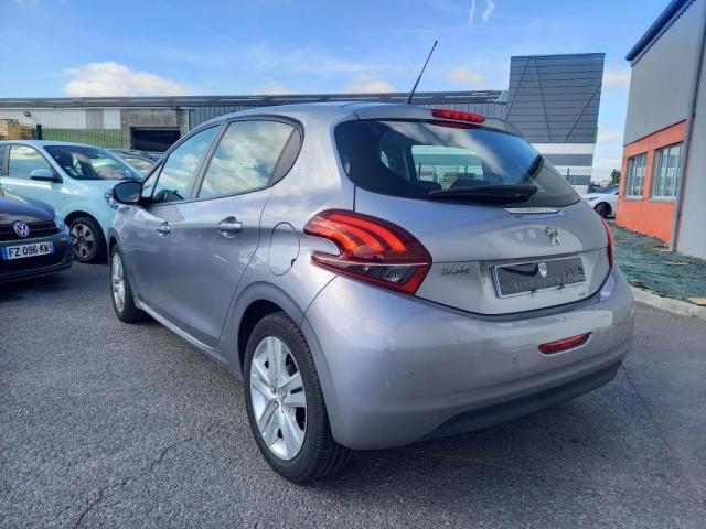 Peugeot 208 image 8