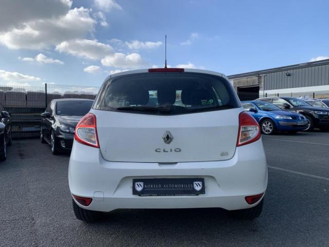 Renault Clio image 2