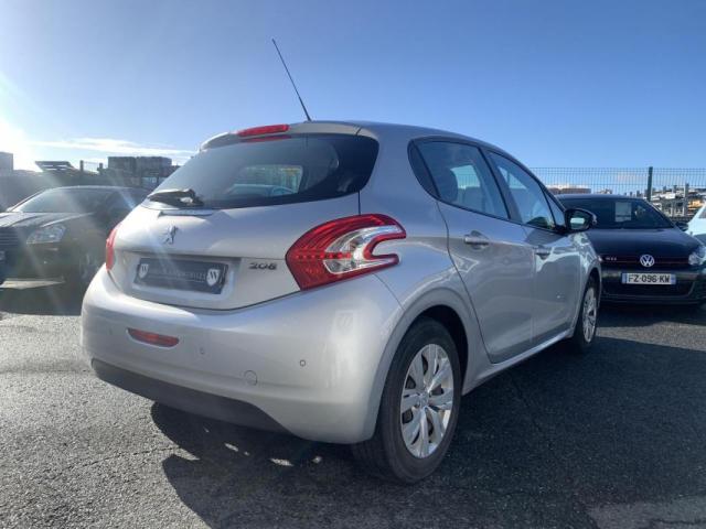 Peugeot 208 image 8