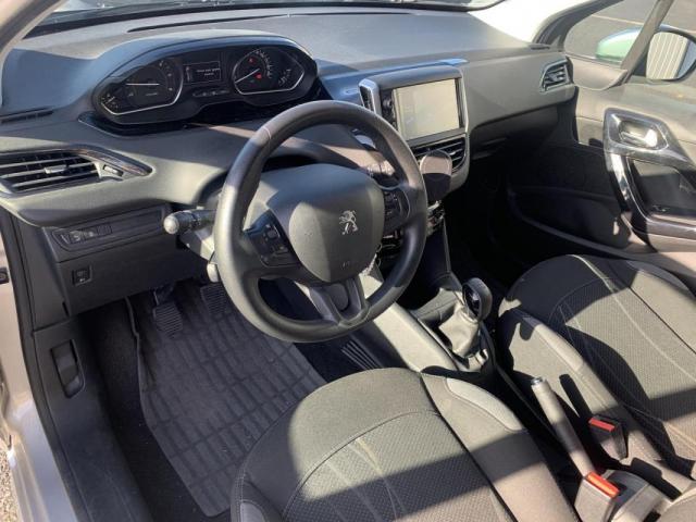 Peugeot 208 image 2