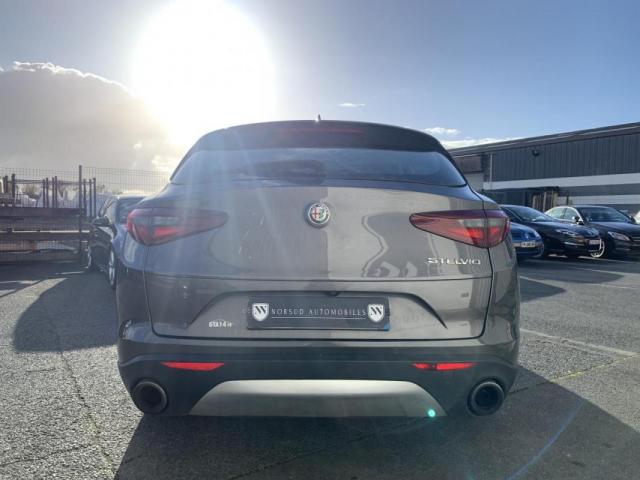 Alfa Romeo Stelvio image 3