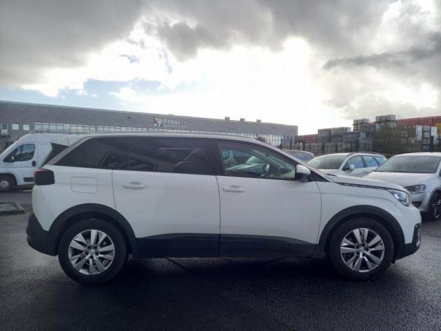 Peugeot 5008 image 2