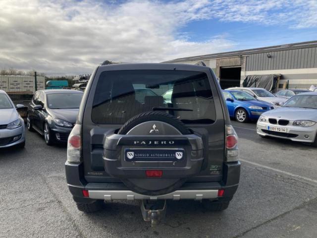 Mitsubishi Pajero image 9