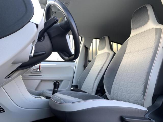 Volkswagen Up! image 2